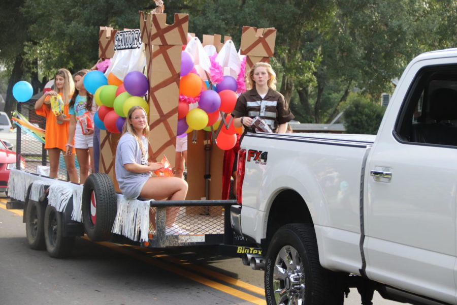 CLASS PRIDE.
SGA seniors ride on the class of 2022’s float in the annual homecoming parade.