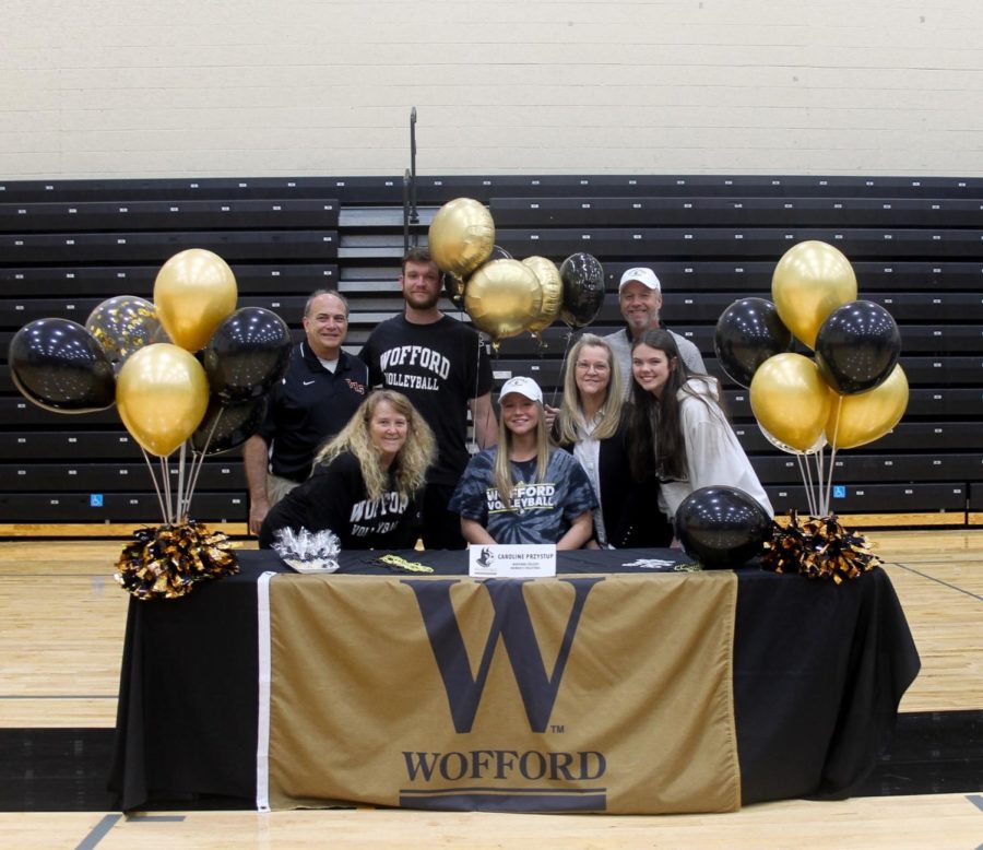 Senior+Carol+Prystup%2C+volleyball%2C+sign+to+Wofford+College+on+National+Signing+day.