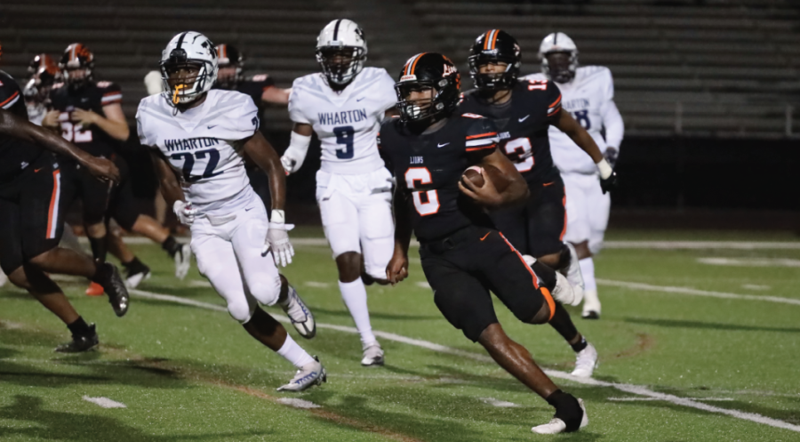 Star running back DJ Scott runs the ball in round 1 of the playoffs against Wharton. He accumulated 164 total yards against the Wildcats.