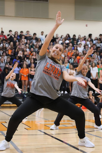 Gabriella Laudani front and center in Mane Attraction’s pep rally routine.
