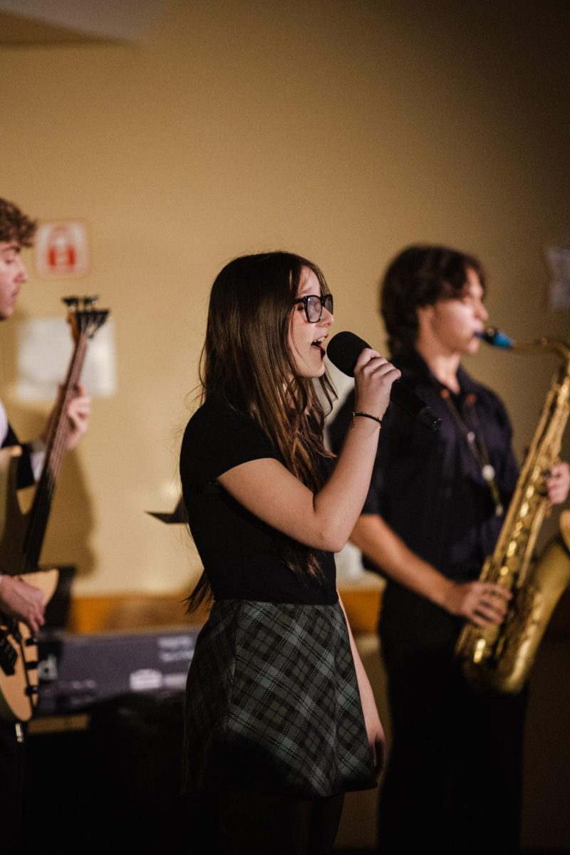 Senior Brooke Simmons sings "Have Yourself a Merry Little Christmas," accompanied by a jazz quartet of saxophone, bass guitar, piano, and drums.